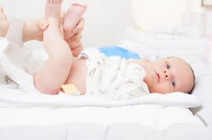Surveiller la couleur des selles de votre bébé peut lui sauver la vie