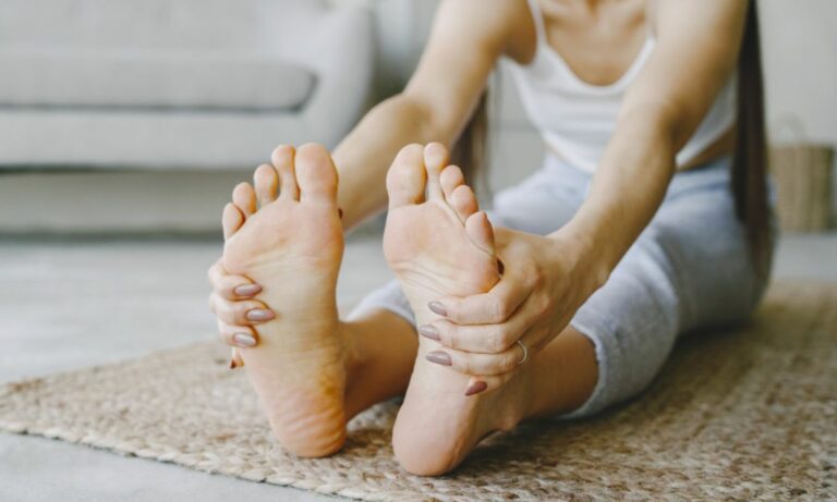 Finis les douleurs aux pieds Découvrez les meilleurs exercices pour soigner l'aponévrosite plantaire