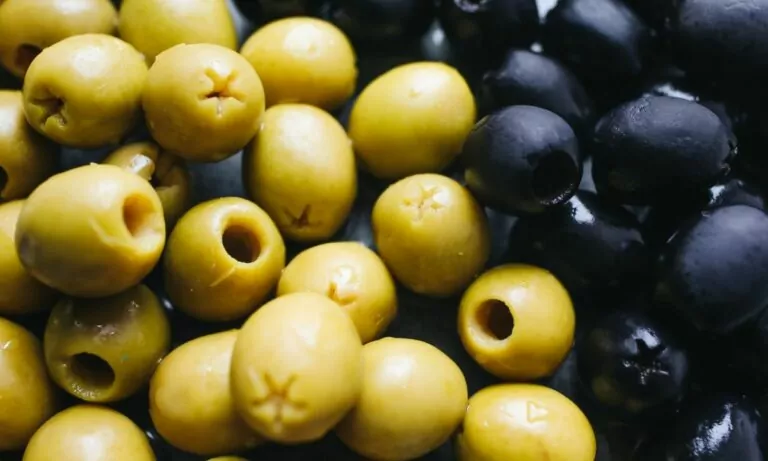 Manger trop d'olives Les effets dramatiques sur votre corps que vous ignorez sûrement